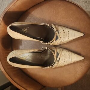 Size 11 Pointed Toe Leather Heels